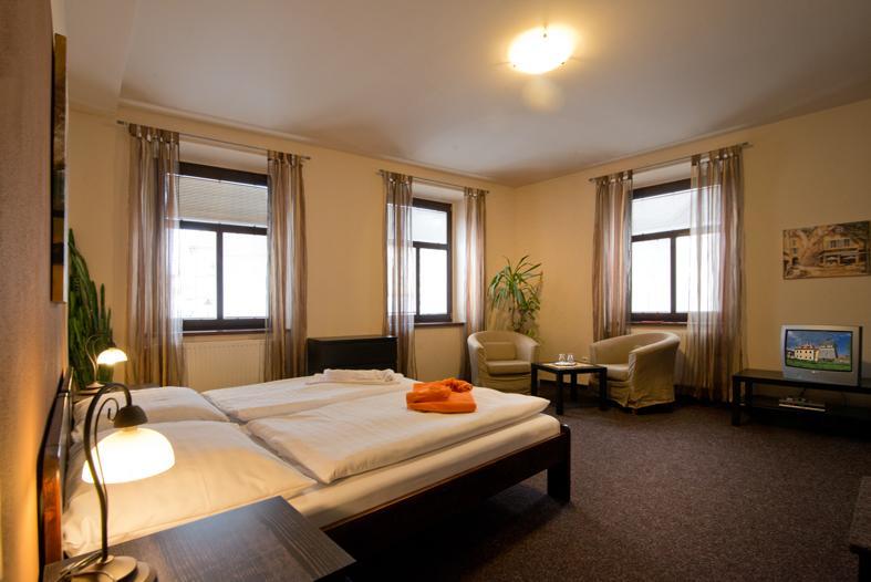 פיסק Hotel U Zlateho Byka מראה חיצוני תמונה