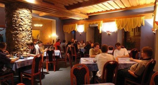 פיסק Hotel U Zlateho Byka מראה חיצוני תמונה